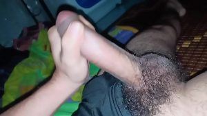 Anh đang nứng cặc cần có một cái lồn dâm để đâm