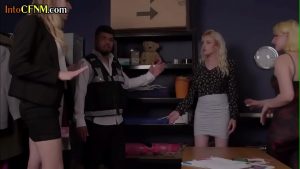 Tận hưởng 3 em gái xinh tranh nhau bú buồi