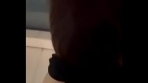 Đang đi chơi với em người yêu thì nứng cặc vạch váy em chịch luôn