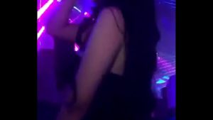 Gái xinh vú to nhảy khoe hàng