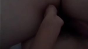 Đêm khuya dậy móc lồn dâm