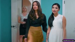 Hai cô gái đi xem nhà và ở lại trong phòng ngủ liếm âm hộ cho nhau