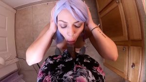 Cô bạn gái bú cu cho tôi sướng tê người