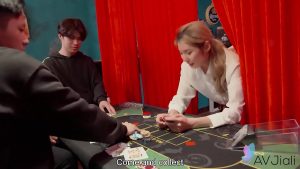 Xòng bạc dâm đãng vừa chơi bài vừa được chơi gái