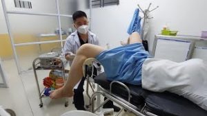 Video clip bác sĩ gây mê sàm sỡ bú vú, bú lồn nữ bệnh nhân