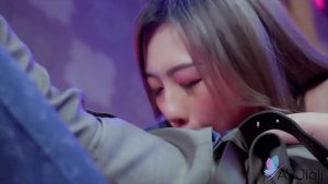 Liếm con cặc ngon dâm không che quyến rũ