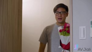 Chồng tranh thủ về sớm và cái kết phát hiện con vợ ngoại tình